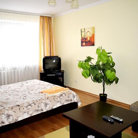 Apartment On Krushelnitskoy 73 リウネ エクステリア 写真