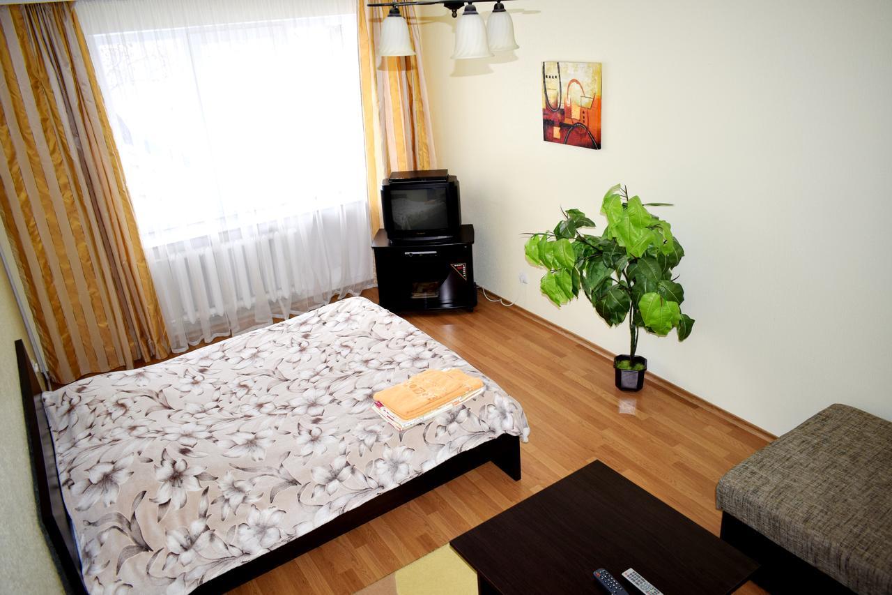 Apartment On Krushelnitskoy 73 リウネ エクステリア 写真