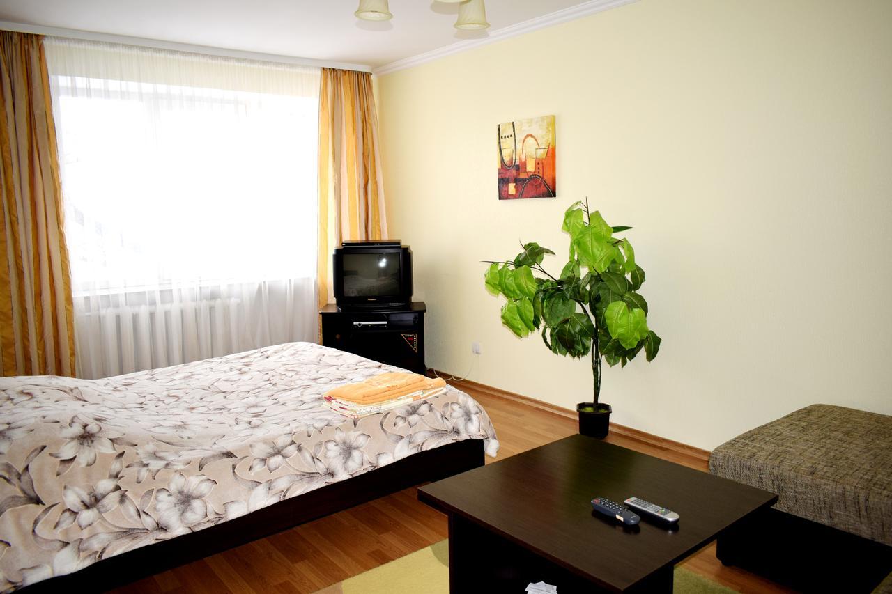 Apartment On Krushelnitskoy 73 リウネ エクステリア 写真