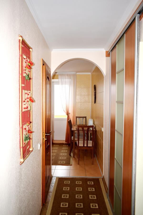 Apartment On Krushelnitskoy 73 リウネ エクステリア 写真