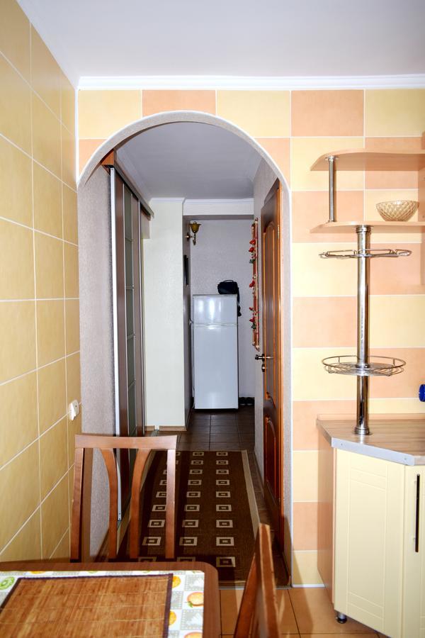 Apartment On Krushelnitskoy 73 リウネ エクステリア 写真